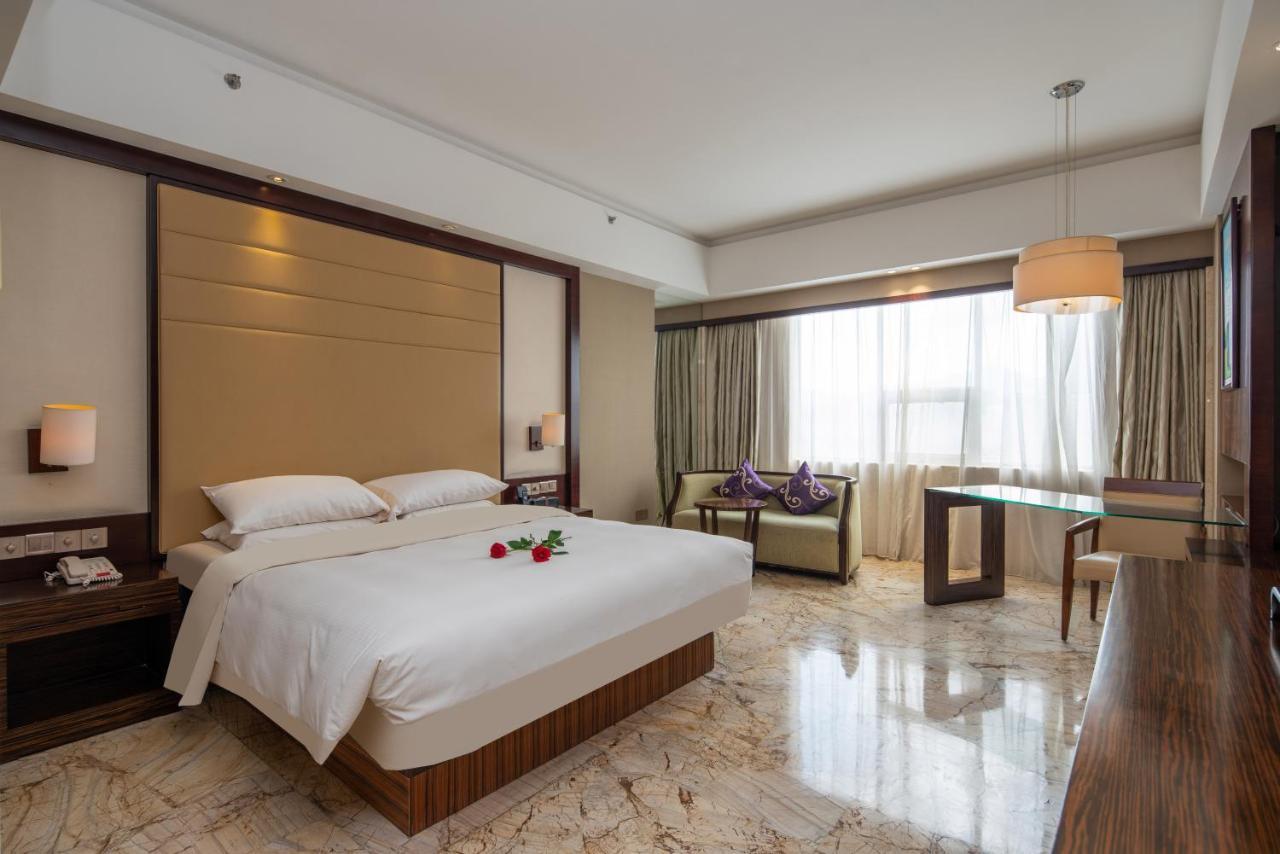 King Royal Hotel Yunfu מראה חיצוני תמונה